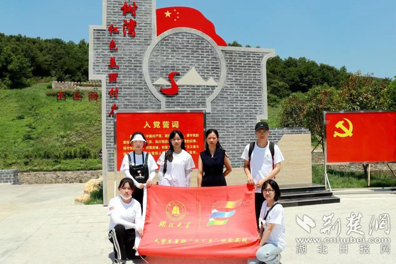 《苹果永不落下》发布预告 揭露家庭秘辛